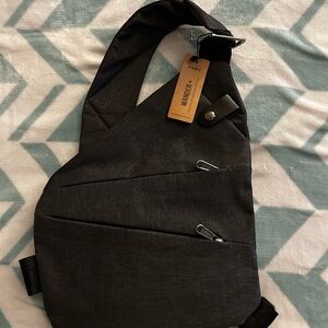 Wander Charcoal Messenger Bag